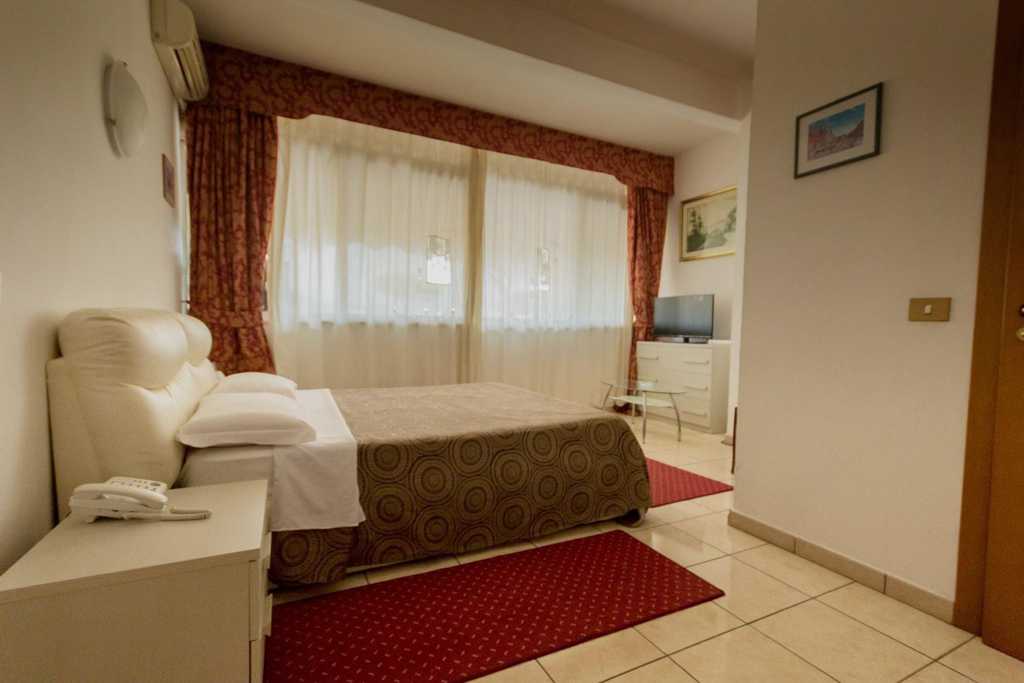 Hotel Giulietta E Romeo Casal Palocco Bagian luar foto