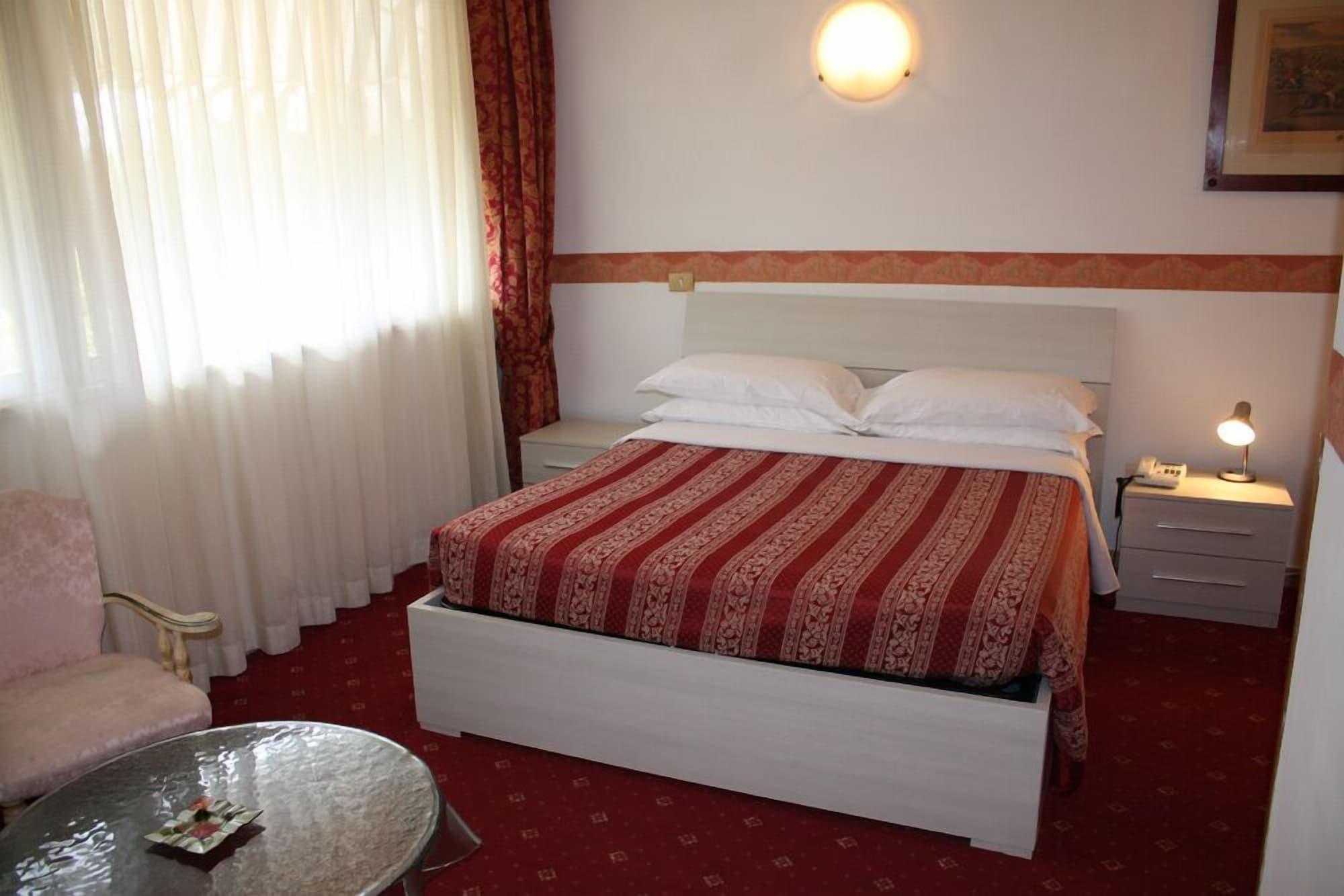 Hotel Giulietta E Romeo Casal Palocco Bagian luar foto