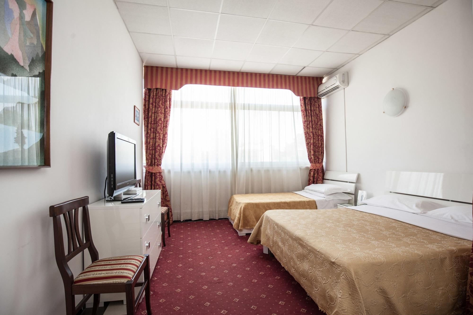 Hotel Giulietta E Romeo Casal Palocco Bagian luar foto