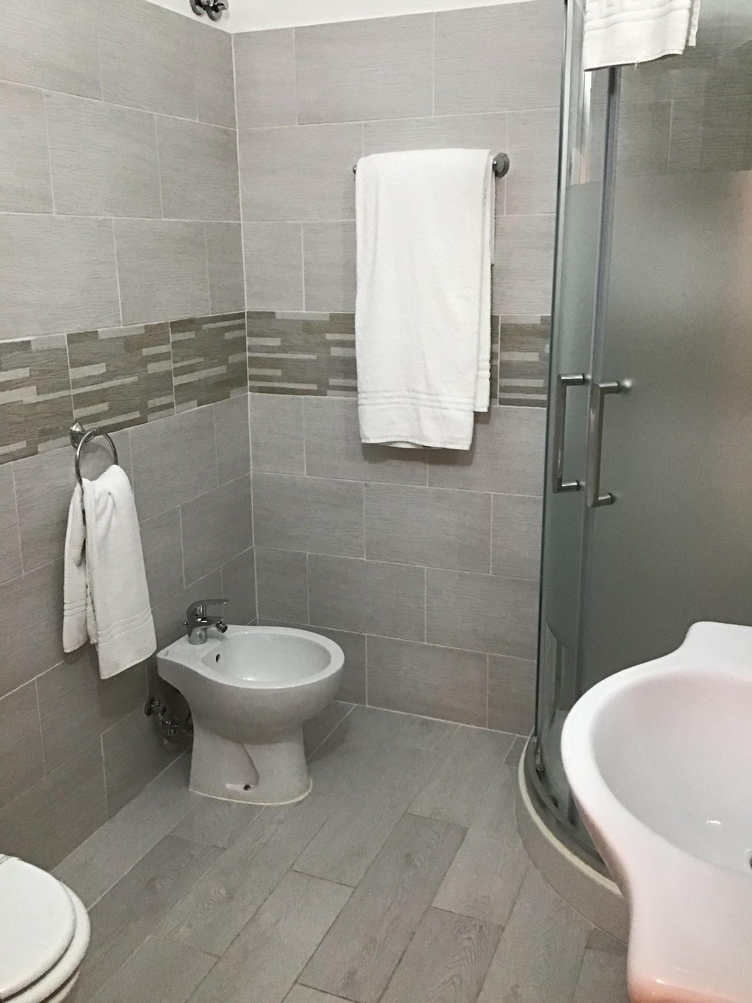 Hotel Giulietta E Romeo Casal Palocco Bagian luar foto