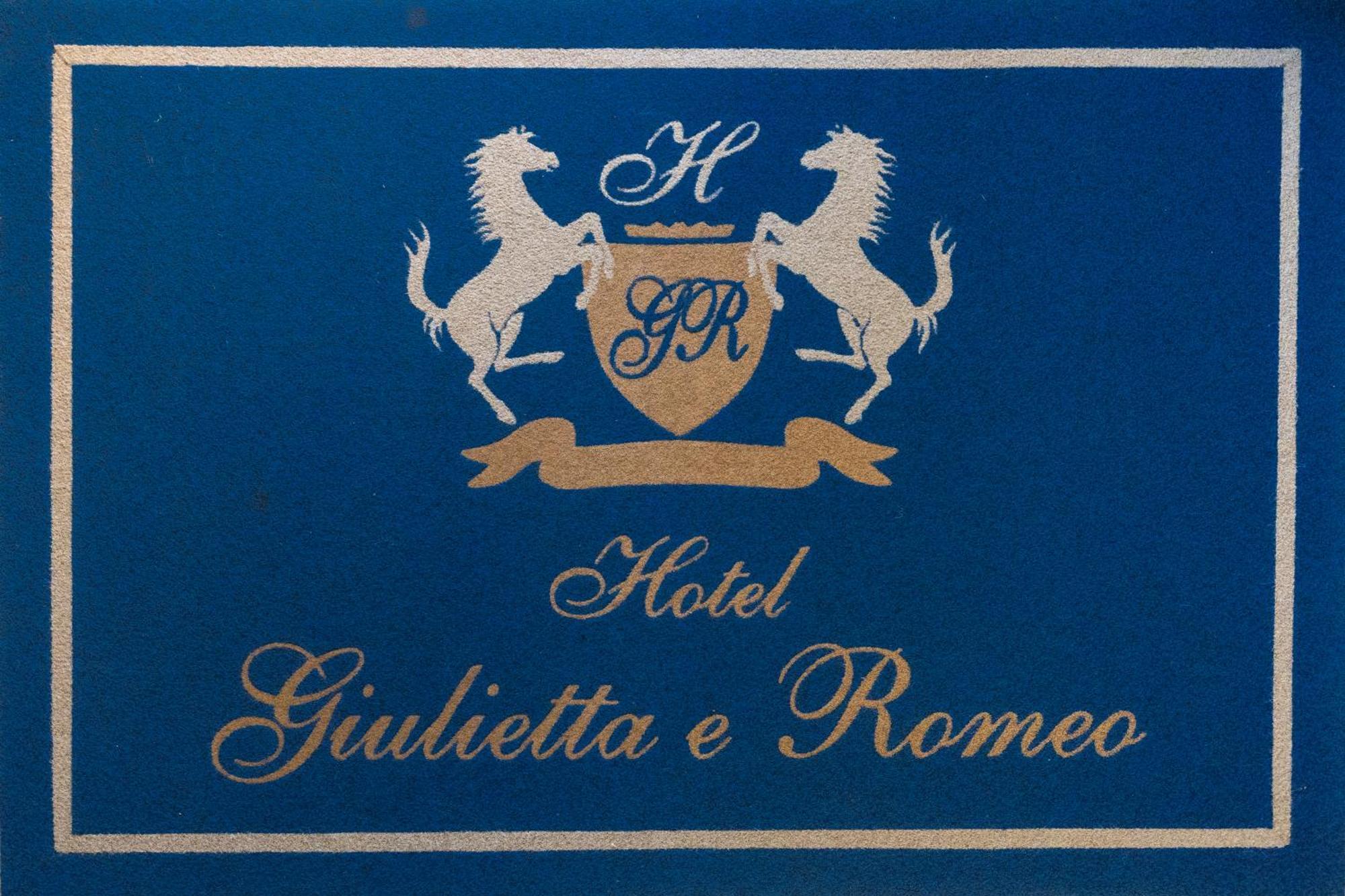 Hotel Giulietta E Romeo Casal Palocco Bagian luar foto