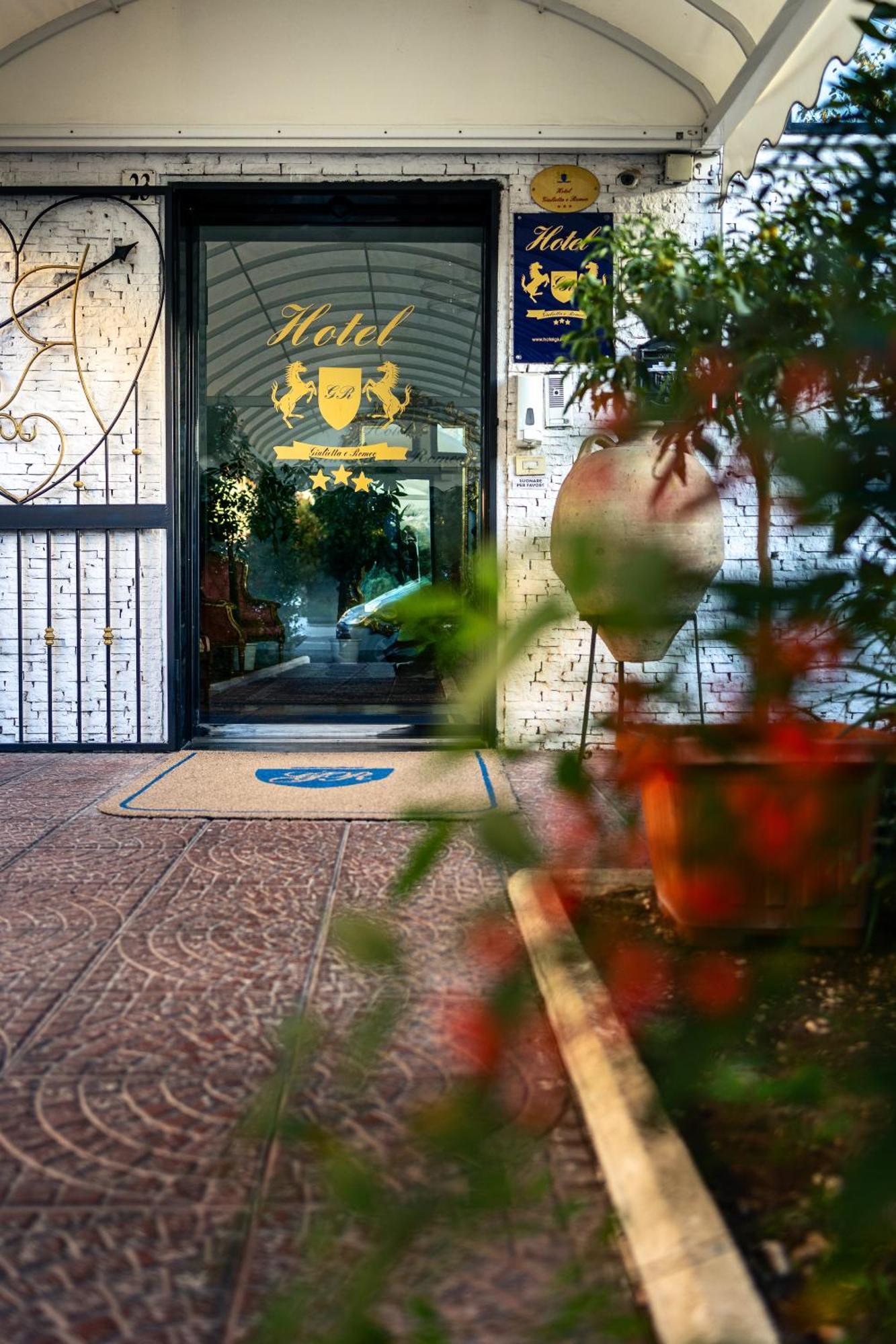 Hotel Giulietta E Romeo Casal Palocco Bagian luar foto