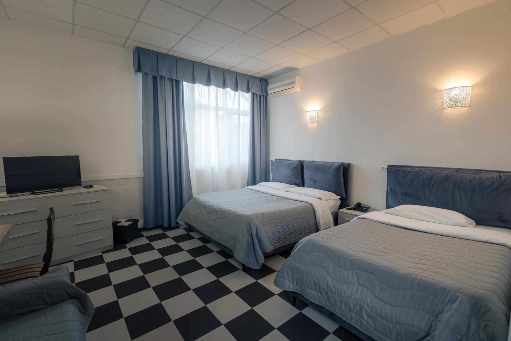 Hotel Giulietta E Romeo Casal Palocco Bagian luar foto