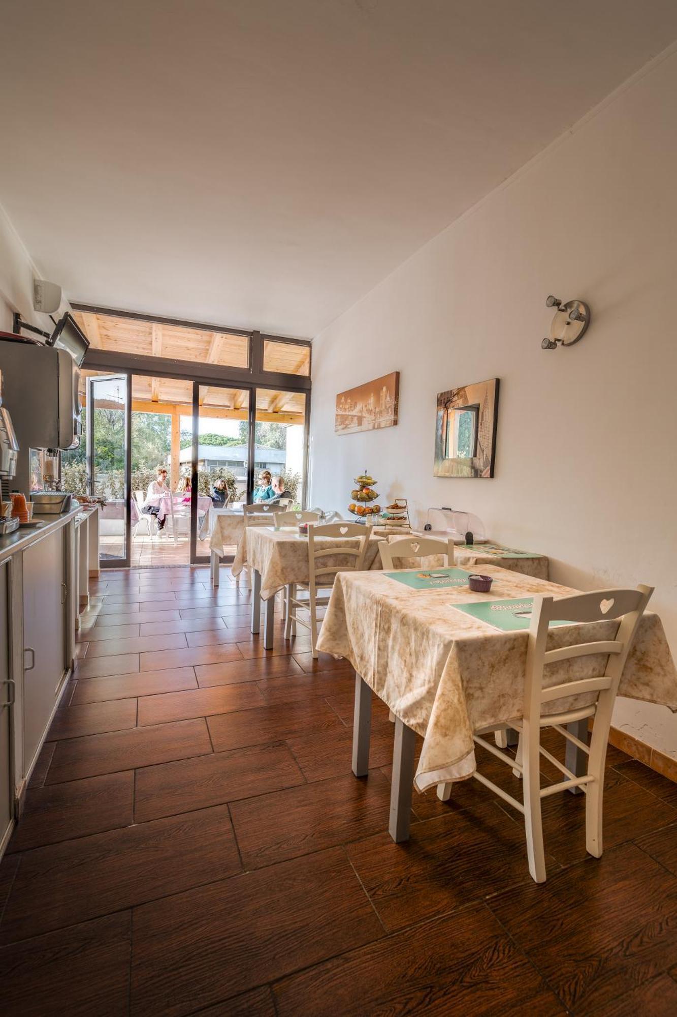 Hotel Giulietta E Romeo Casal Palocco Bagian luar foto