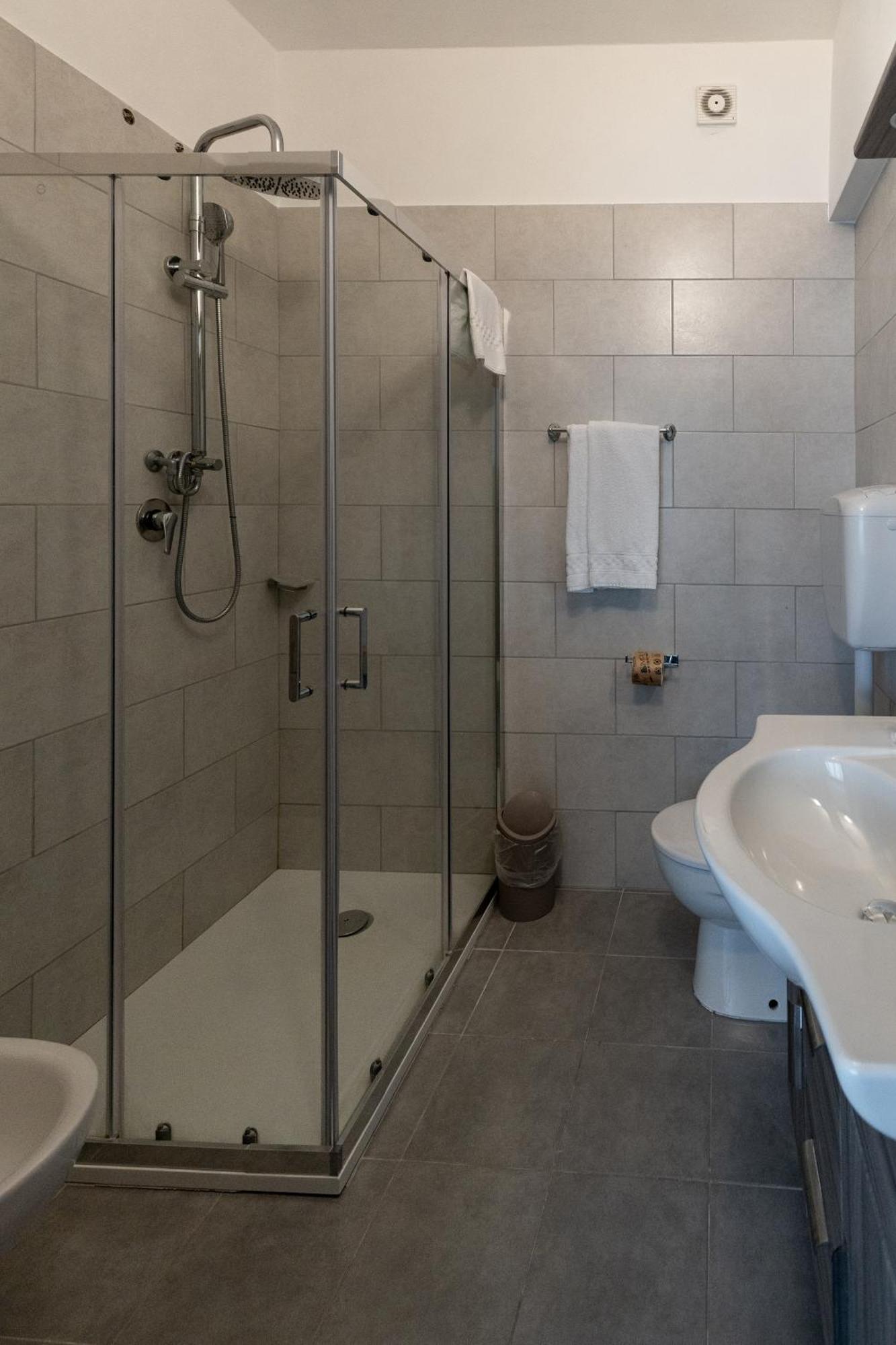 Hotel Giulietta E Romeo Casal Palocco Bagian luar foto