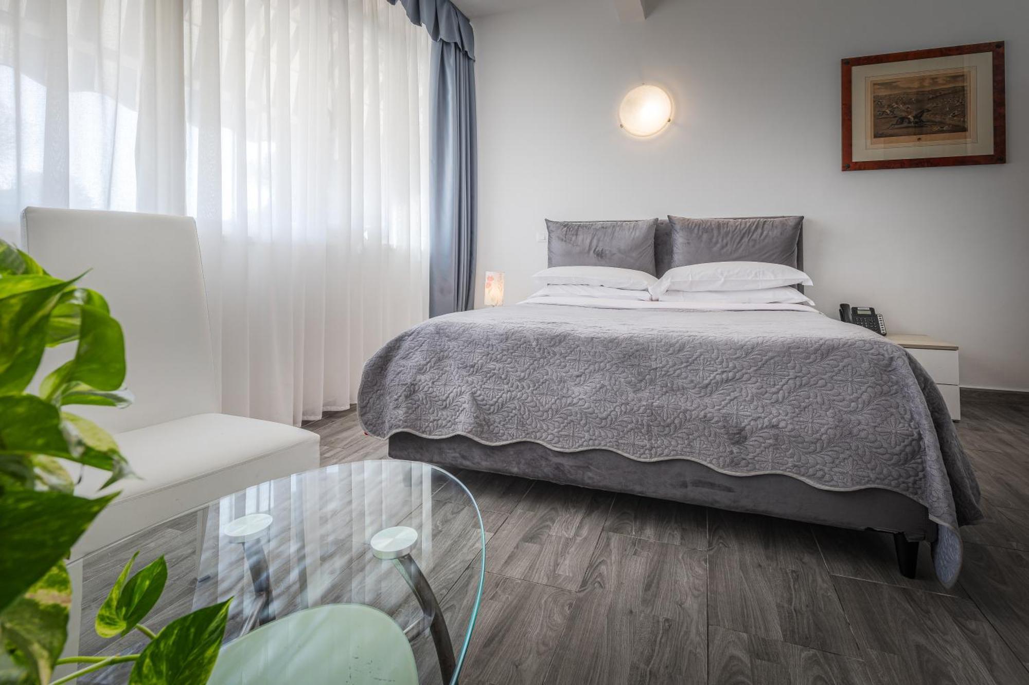 Hotel Giulietta E Romeo Casal Palocco Bagian luar foto