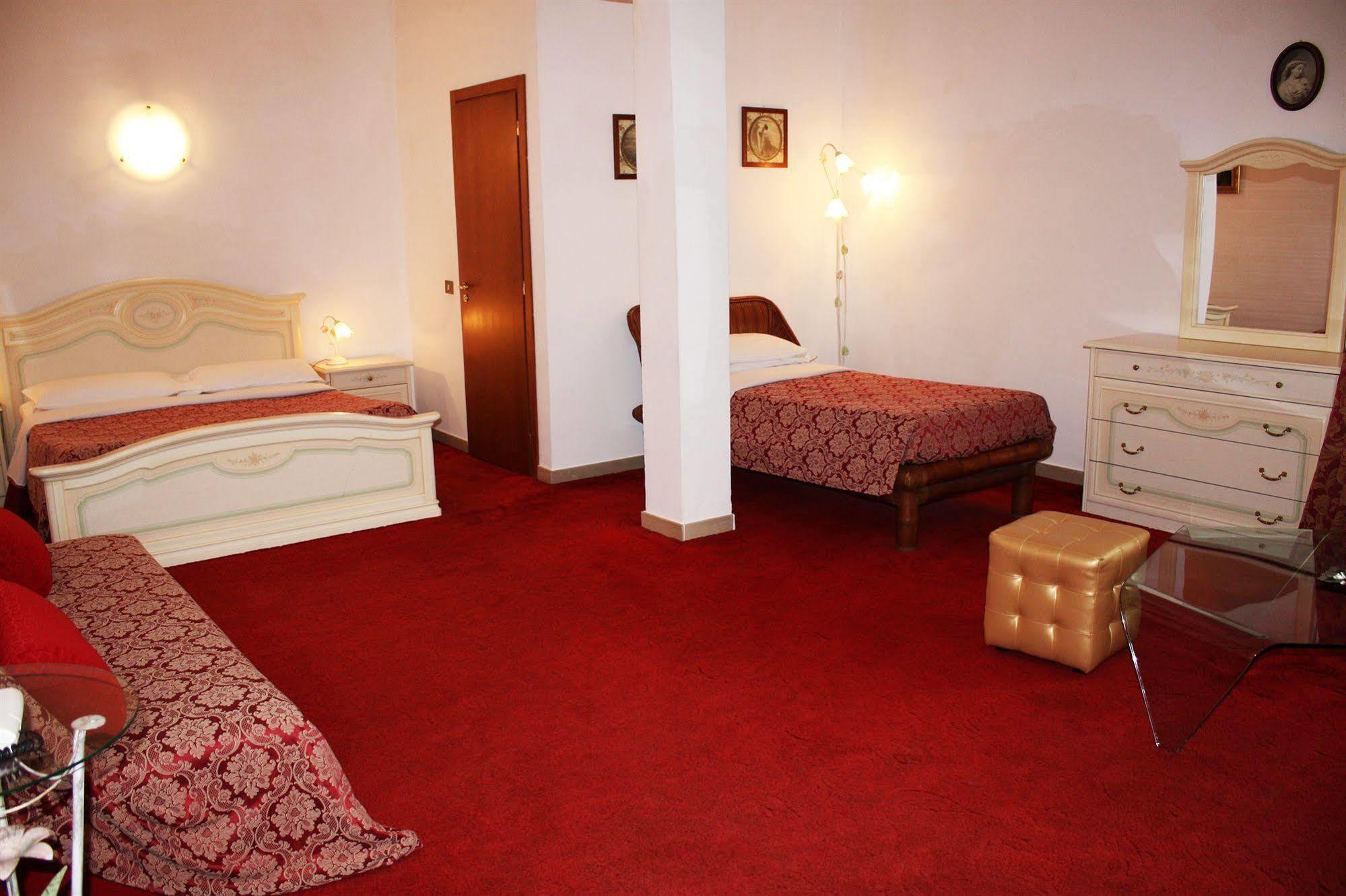 Hotel Giulietta E Romeo Casal Palocco Bagian luar foto
