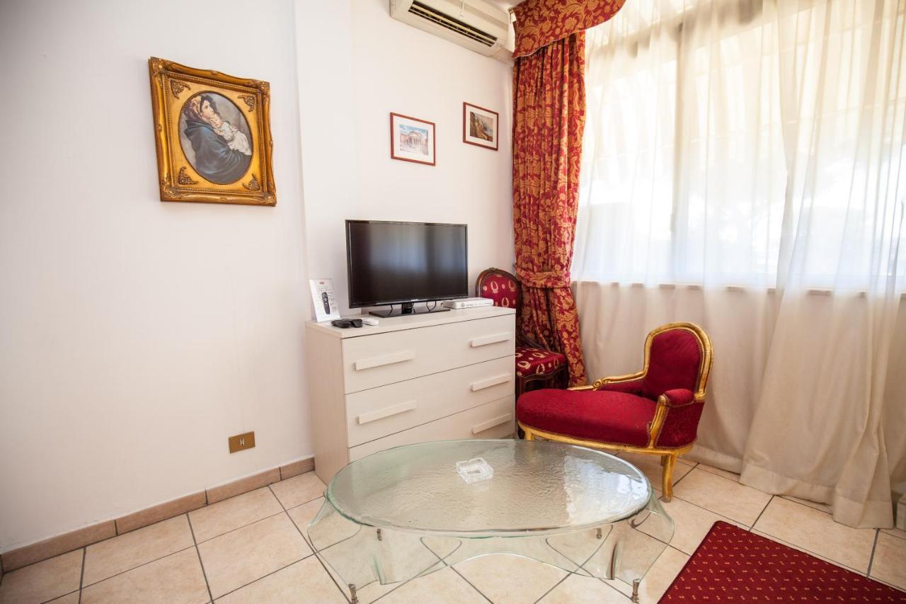 Hotel Giulietta E Romeo Casal Palocco Bagian luar foto