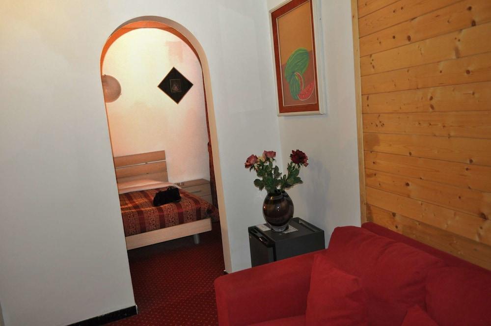 Hotel Giulietta E Romeo Casal Palocco Bagian luar foto